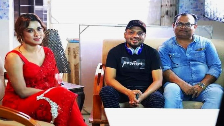 একান্ত সাক্ষাৎকারে    জনপ্রিয় নির্মাতা ও ঢাকা মডেল এজেন্সি'র কর্ণধার এইচ এম পিয়াল