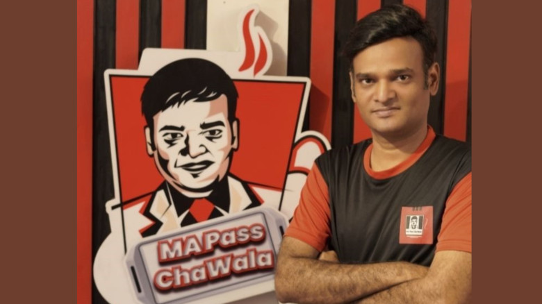 গিনিস ওয়ার্ল্ড রেকর্ডে নাম লেখাতে চাচ্ছেন এম এ পাস চা ওয়ালা