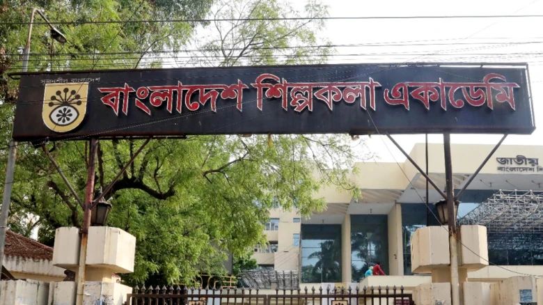 চাঁদ রাতে শিল্পকলায় বর্ণাঢ্য ‘ঈদ আনন্দ উৎসব